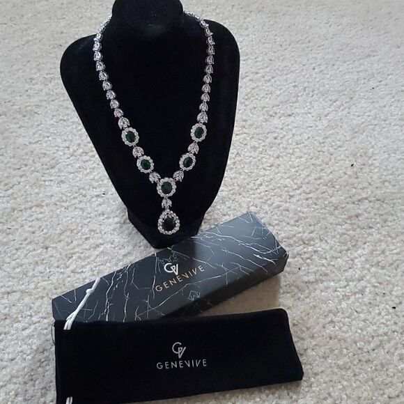 GENEVIVE Silver Necklace - Picture 8 of 9